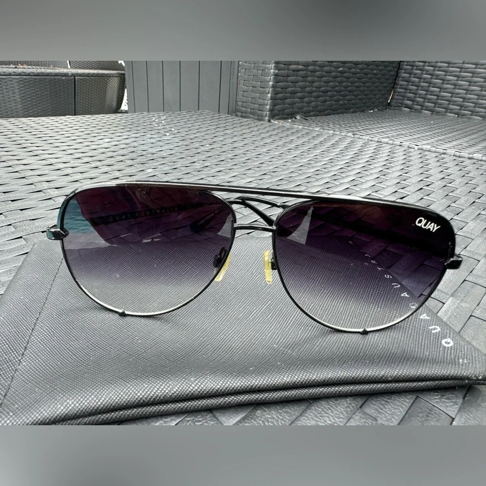 Quay sunglasses - Picture 1 of 6